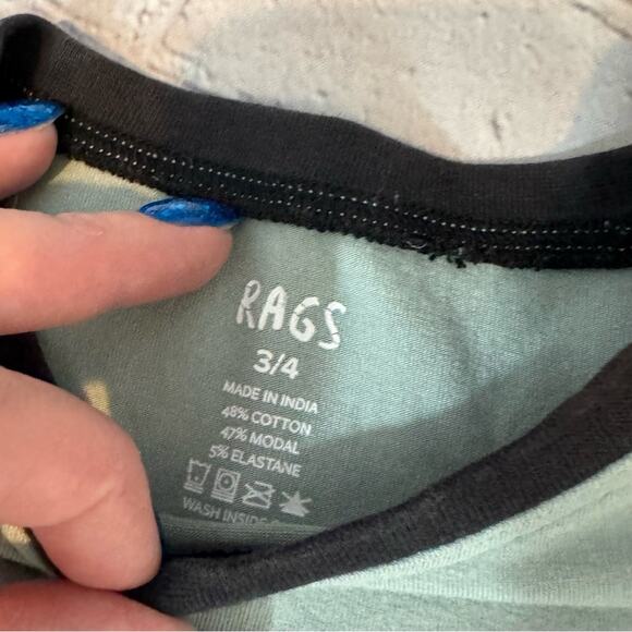 Rags to Raches Set of 2 Graphic Print Shirts - Picture 6 of 6